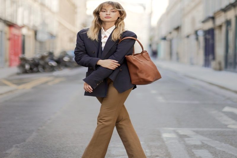 How to Match Handbags with Outfits for Women