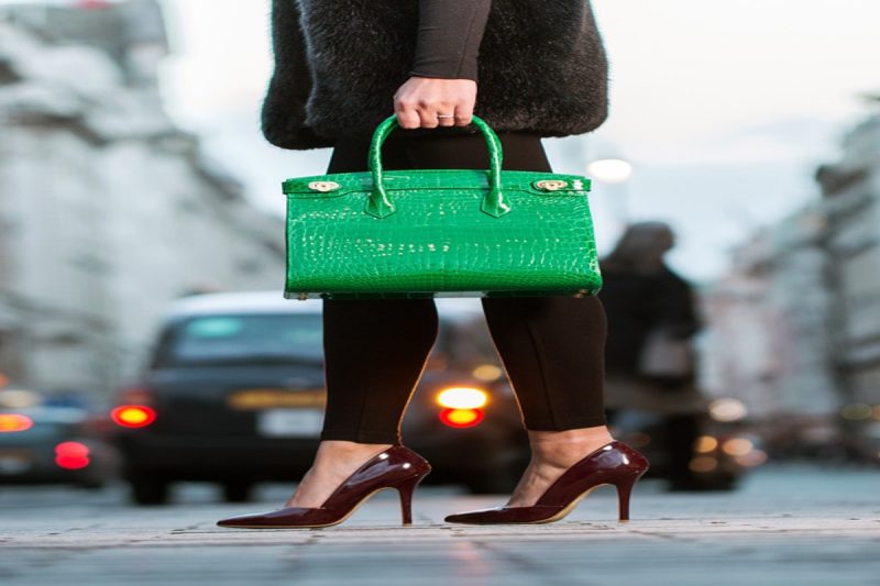 Understanding Statement Handbags: A Fashion Essential